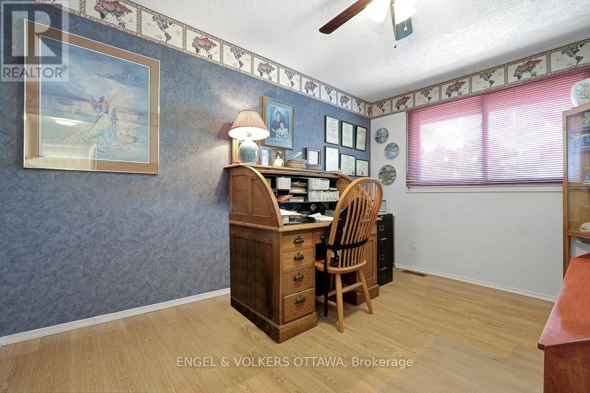 2695 HICKSON CRESCENT S - 27