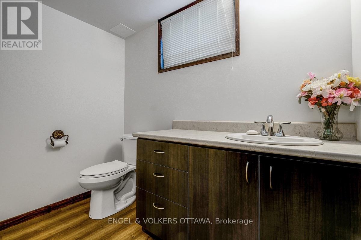 2695 HICKSON CRESCENT S - 28