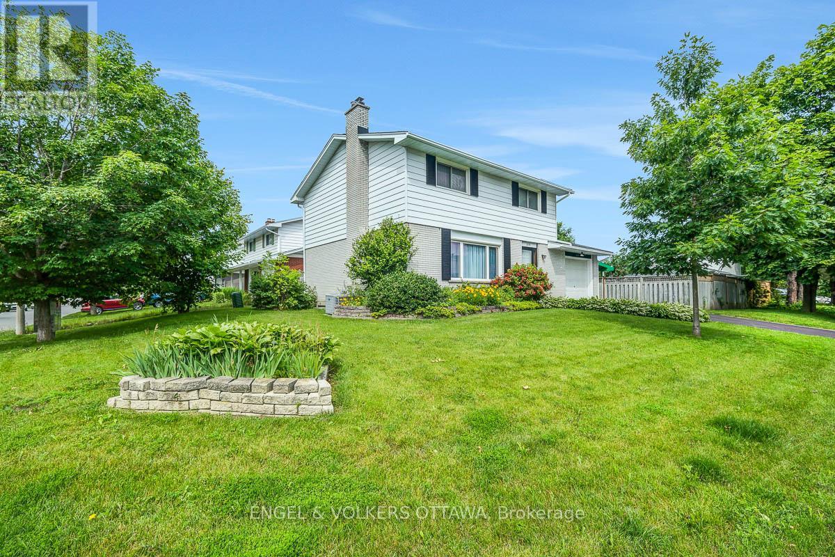 2695 HICKSON CRESCENT S - 3