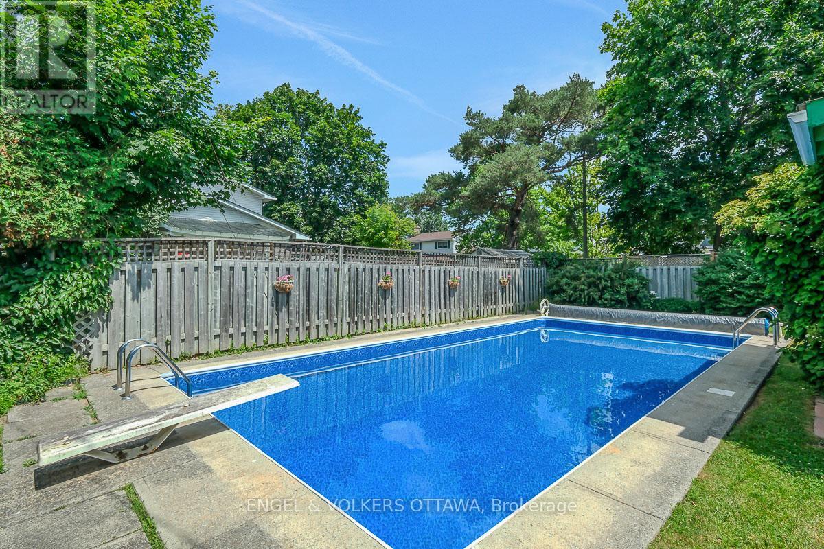 2695 HICKSON CRESCENT S - 35