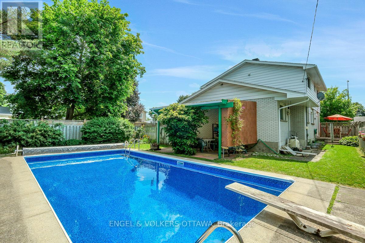 2695 HICKSON CRESCENT S - 36