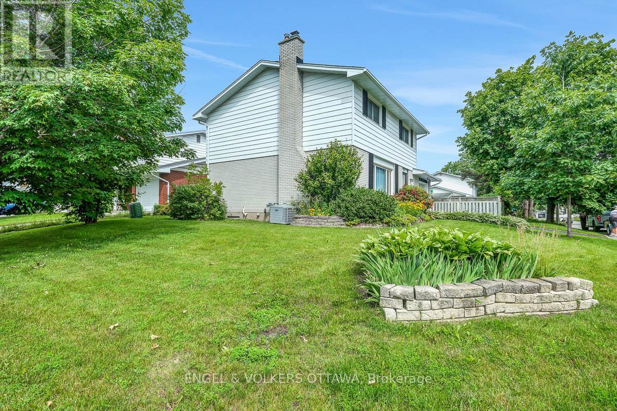 2695 HICKSON CRESCENT S - 4