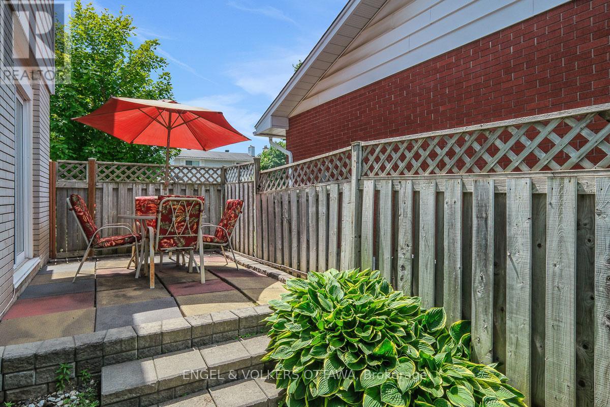2695 HICKSON CRESCENT S - 40