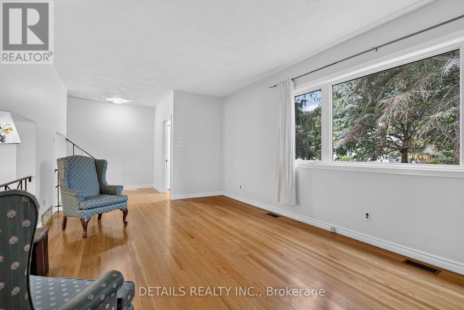 2193 FIFE CRESCENT - 10
