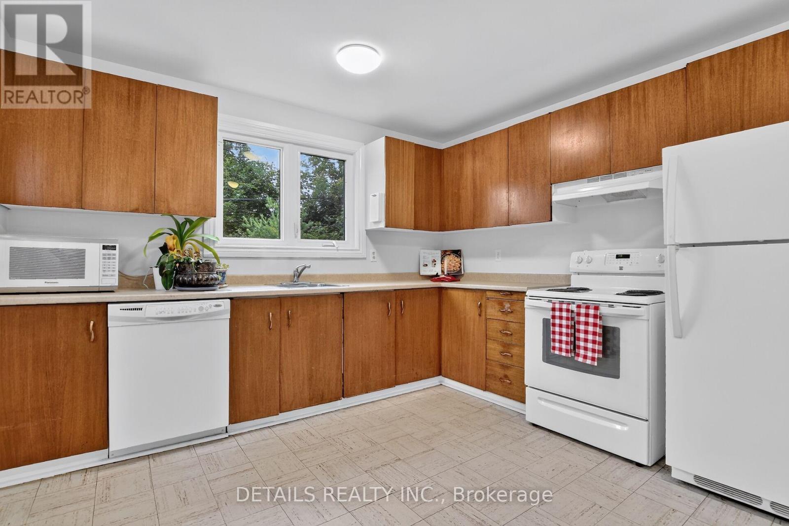 2193 FIFE CRESCENT - 18