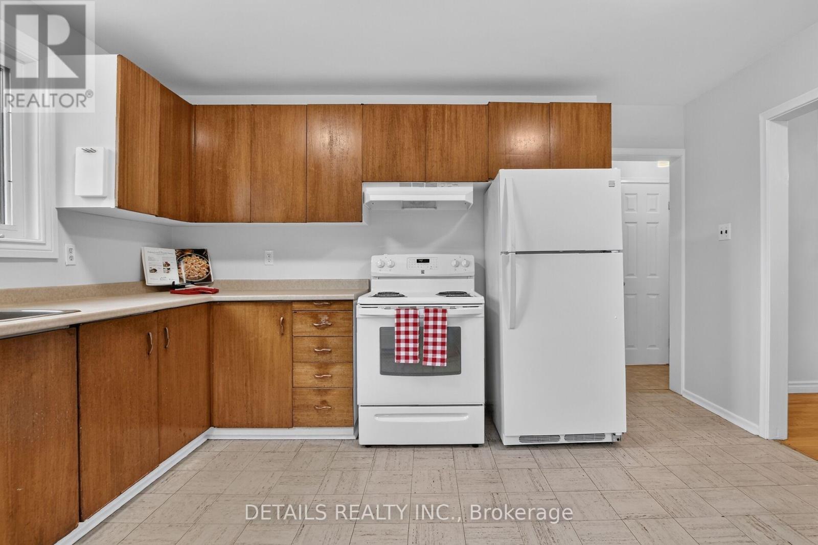 2193 FIFE CRESCENT - 19