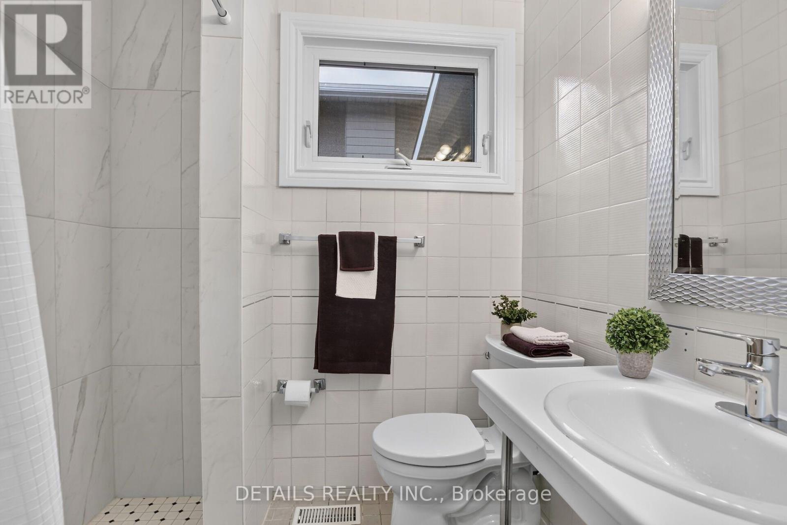2193 FIFE CRESCENT - 27