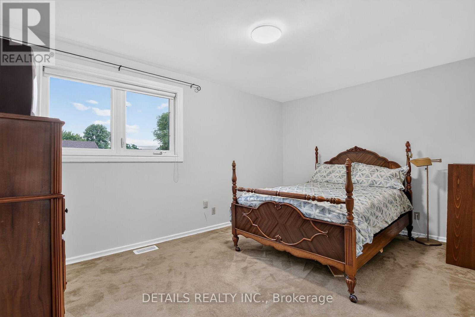 2193 FIFE CRESCENT - 30