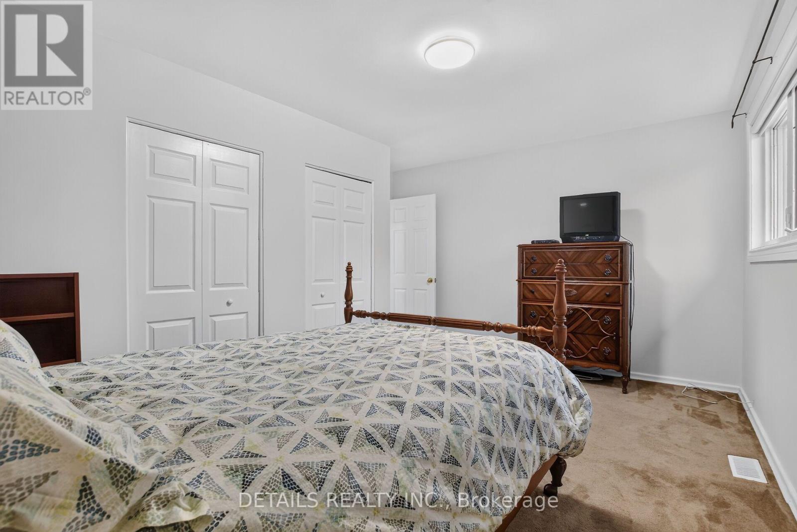 2193 FIFE CRESCENT - 31