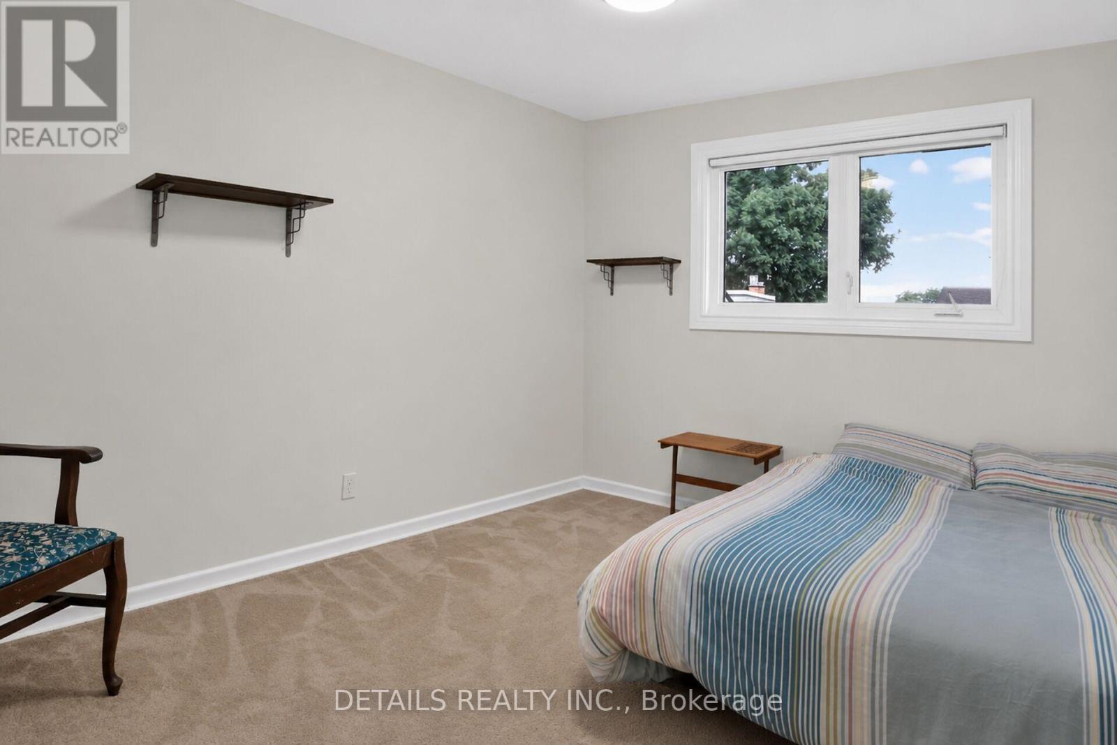 2193 FIFE CRESCENT - 32