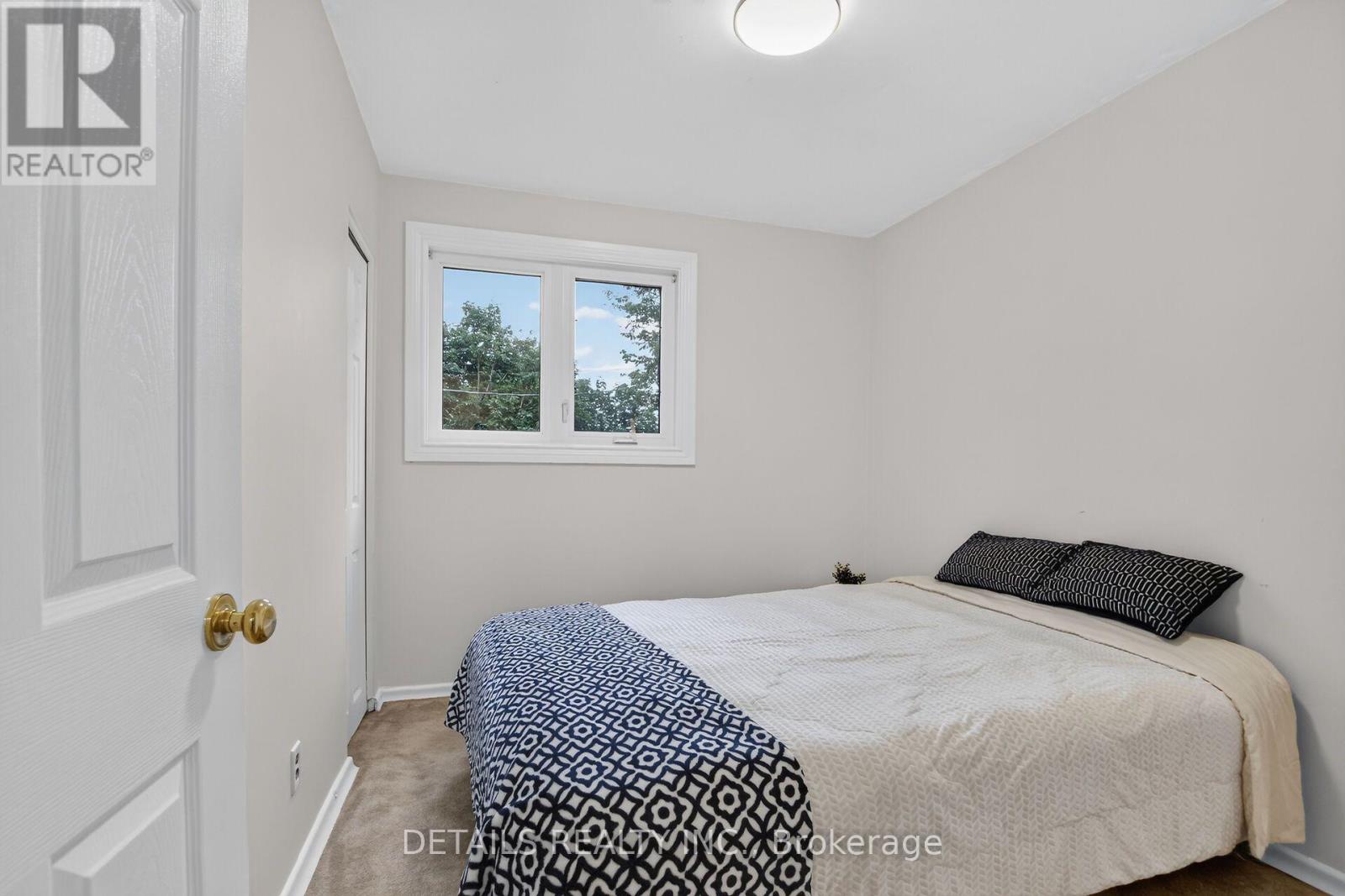 2193 FIFE CRESCENT - 36