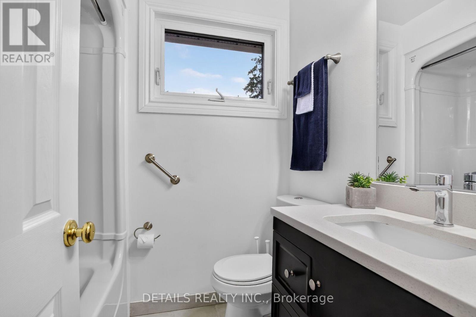 2193 FIFE CRESCENT - 37