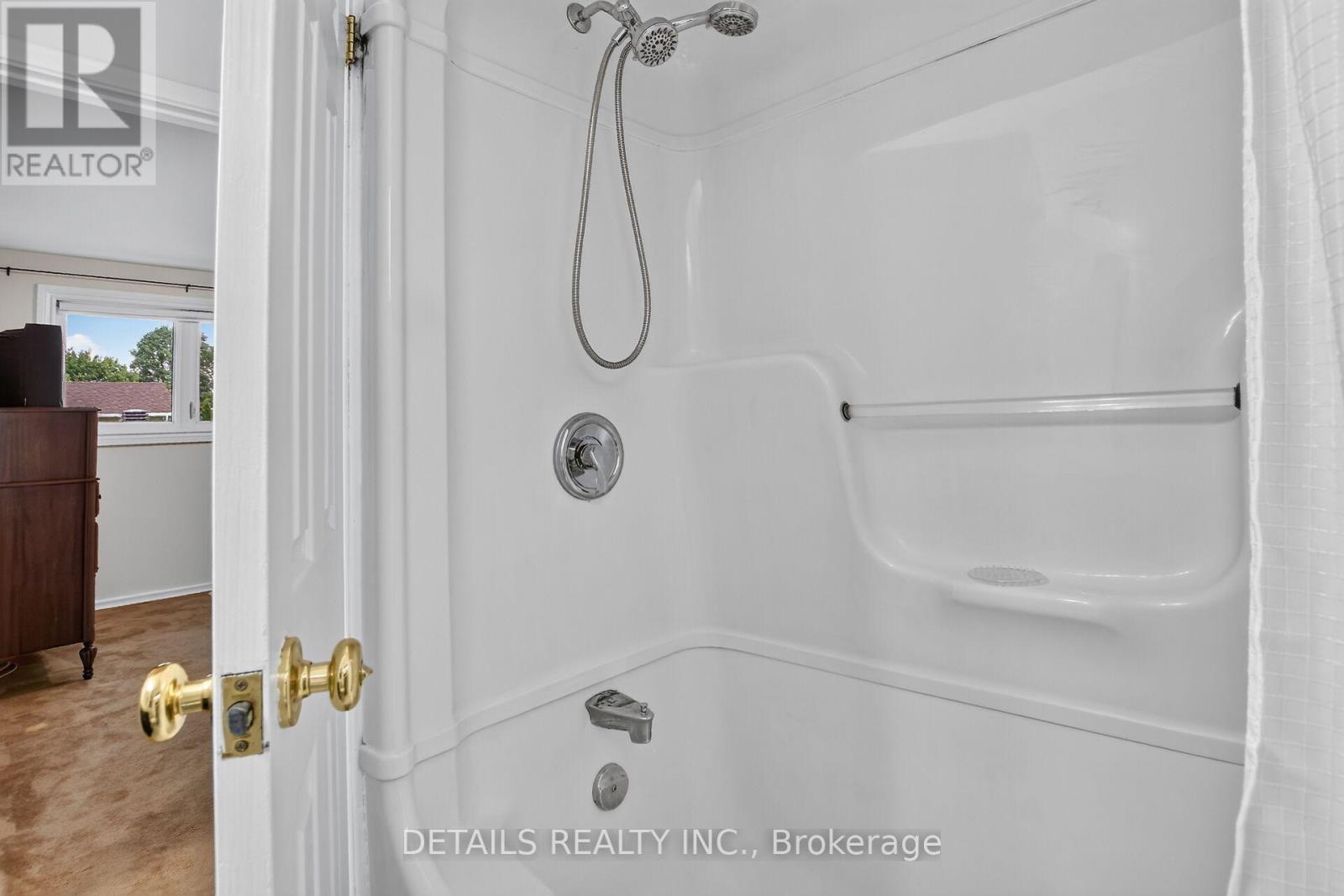 2193 FIFE CRESCENT - 38