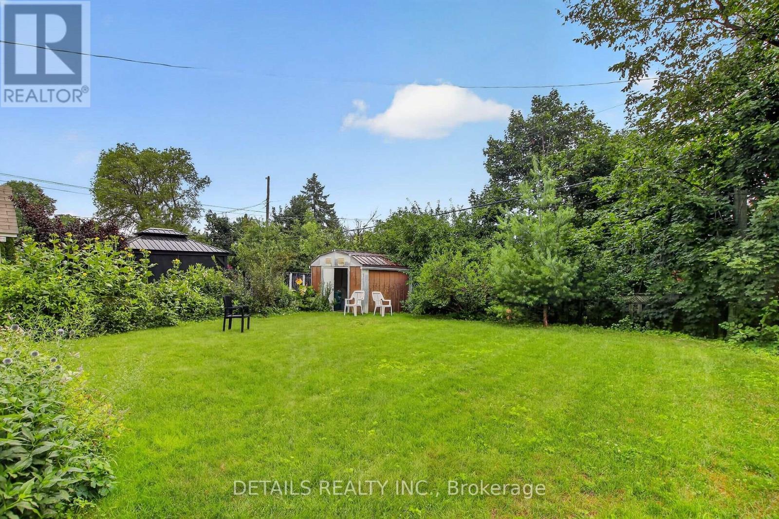 2193 FIFE CRESCENT - 43