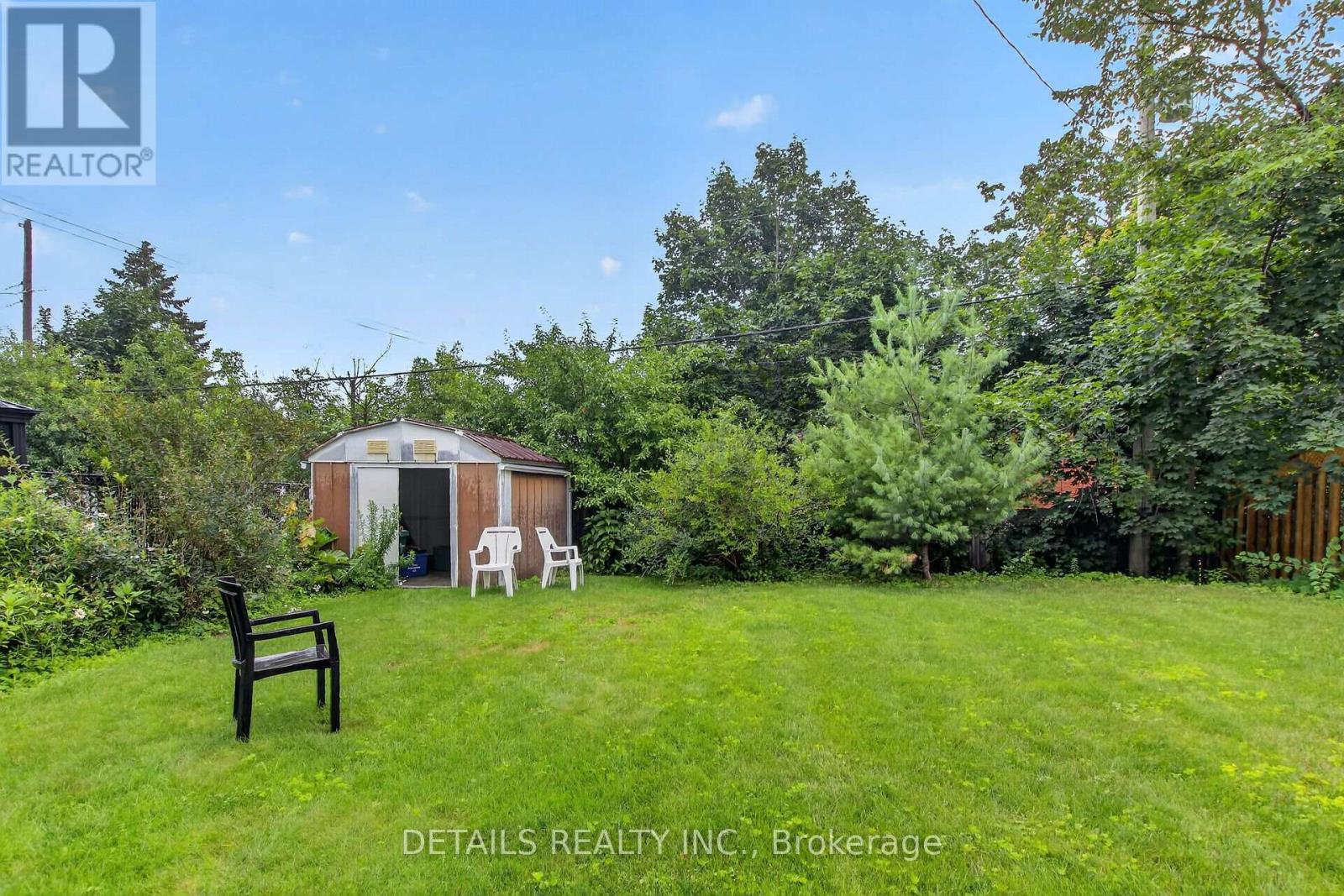 2193 FIFE CRESCENT - 44