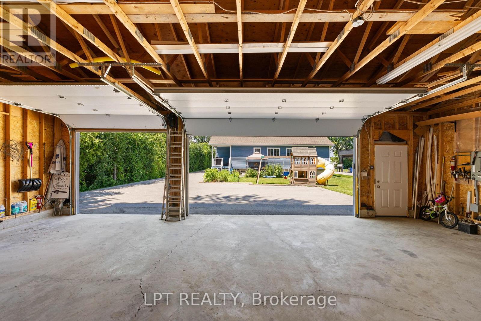 173 LAKE DRIVE E - 11