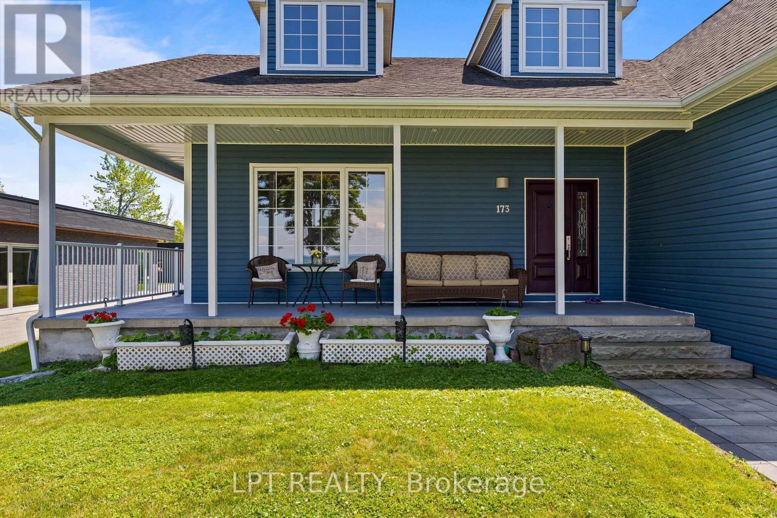 173 LAKE DRIVE E - 12