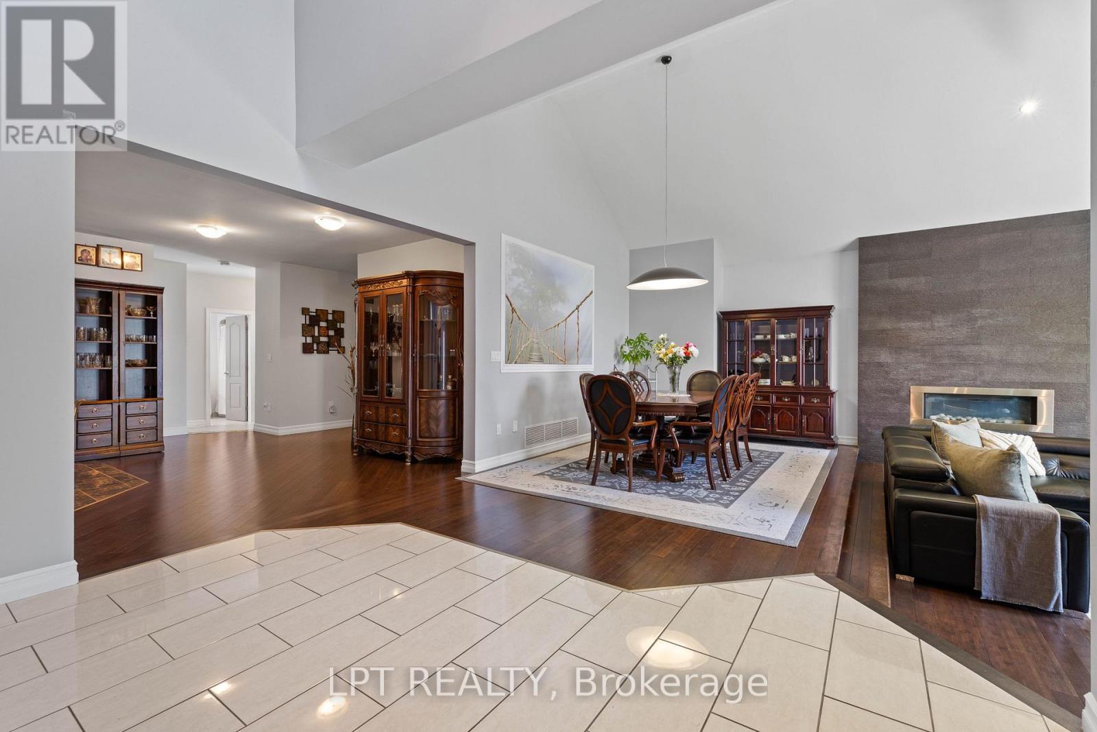 173 LAKE DRIVE E - 14