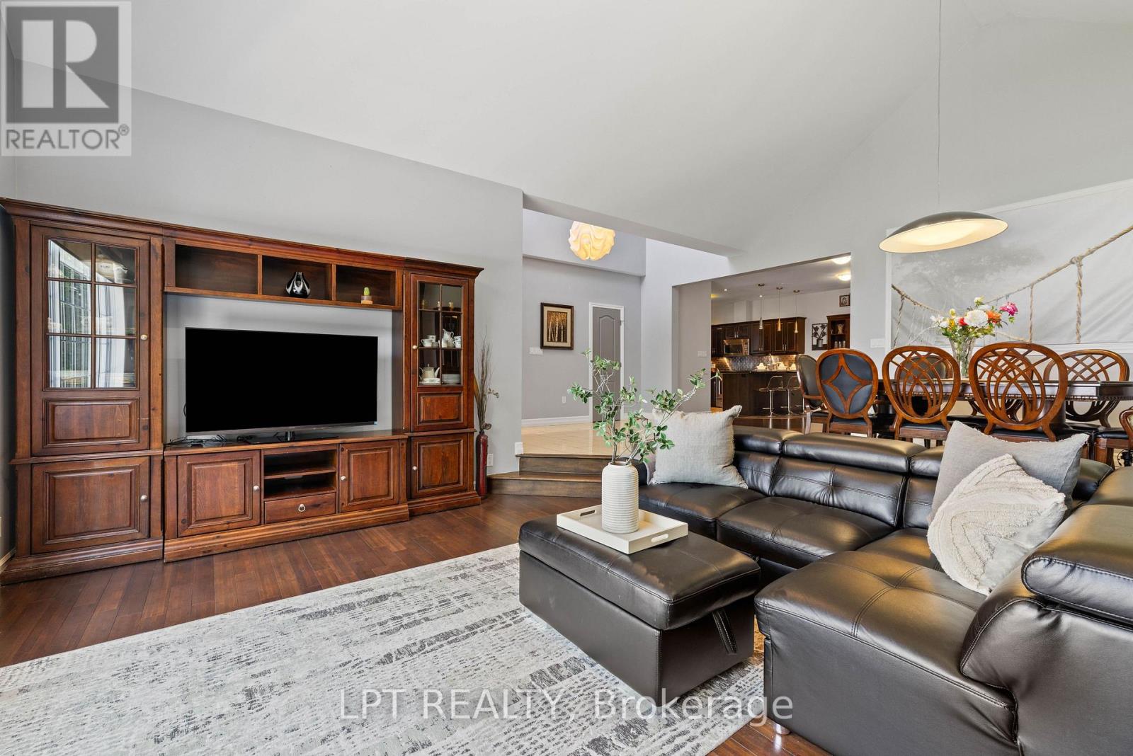 173 LAKE DRIVE E - 16