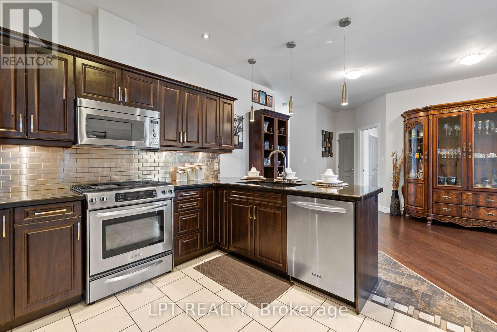 173 LAKE DRIVE E - 23