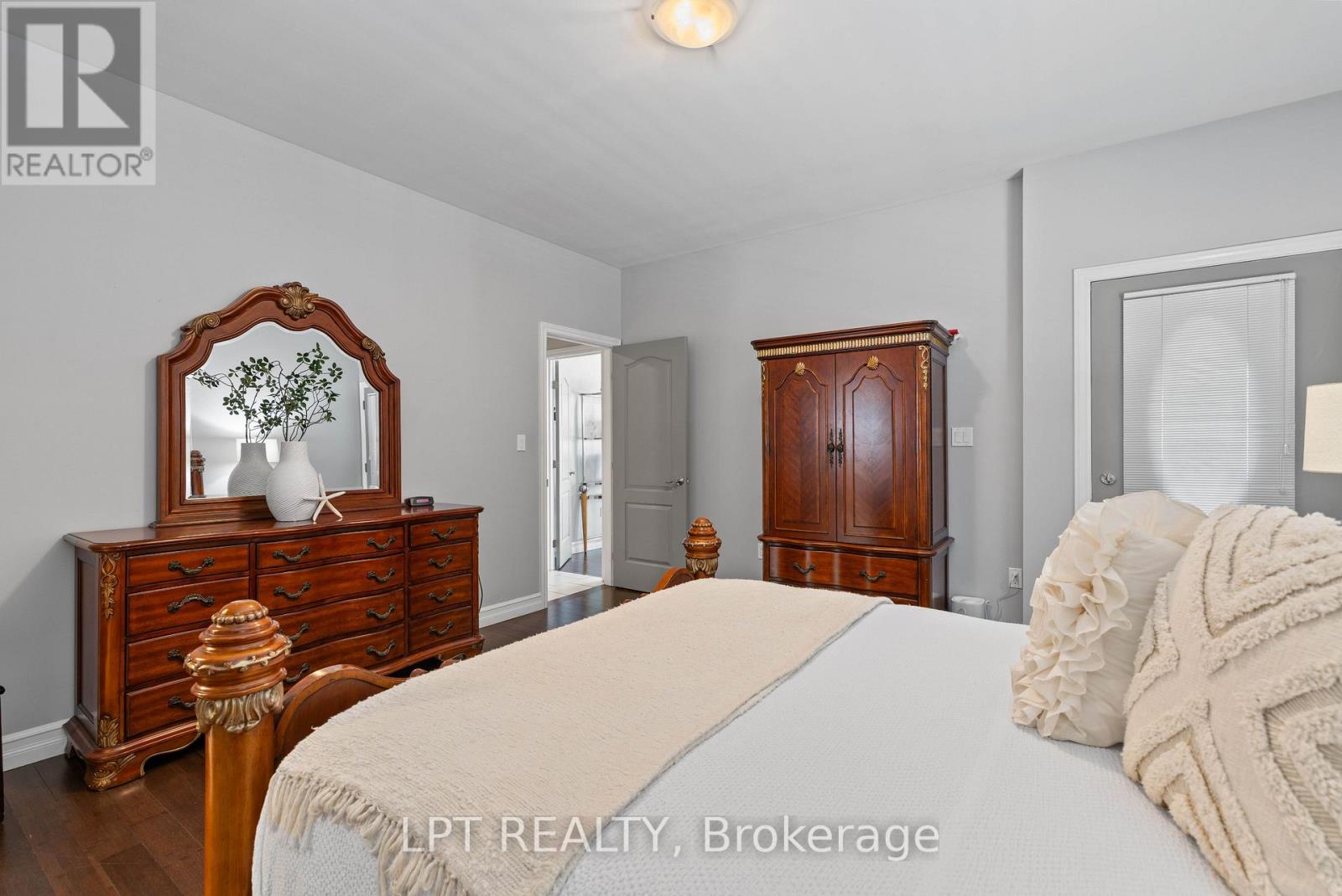 173 LAKE DRIVE E - 25
