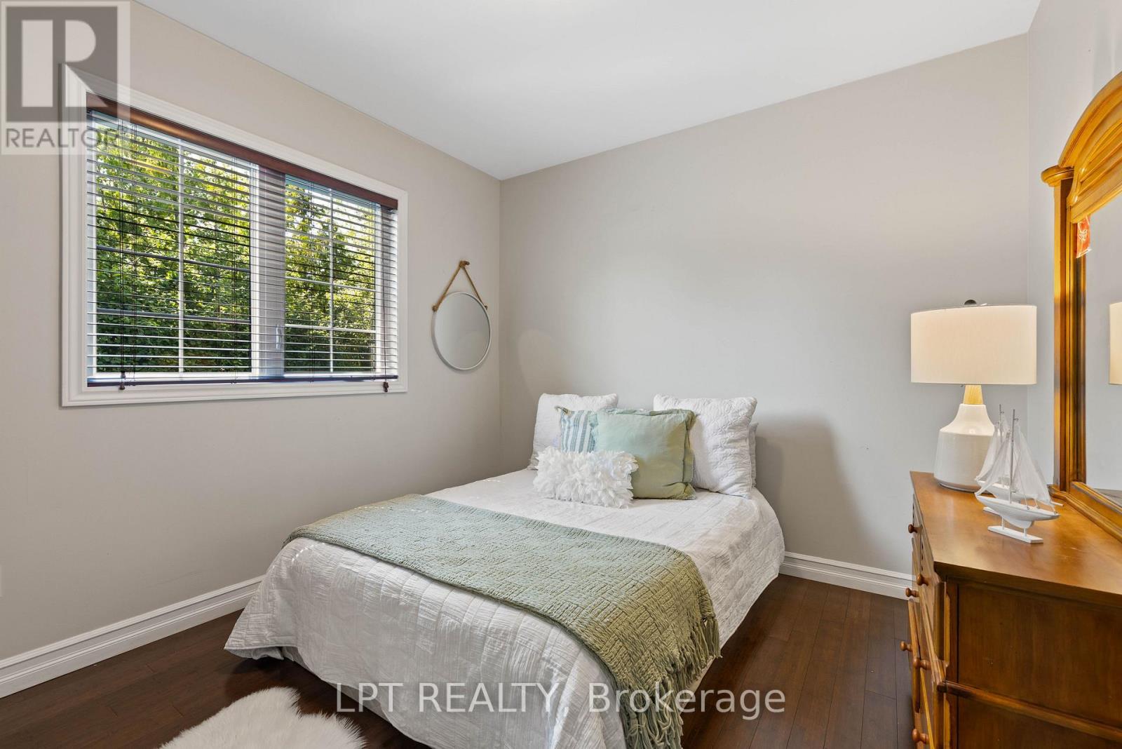 173 LAKE DRIVE E - 28