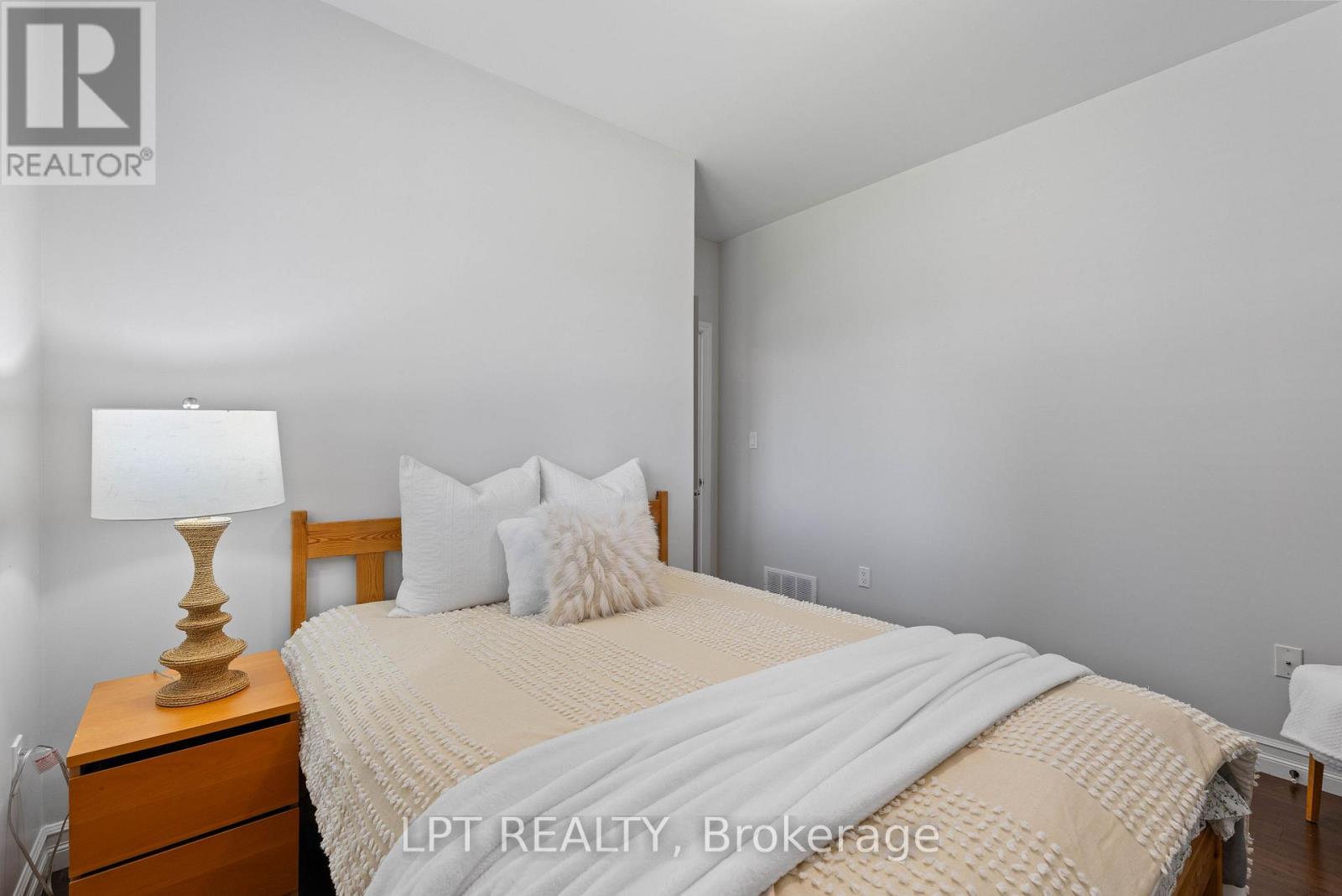 173 LAKE DRIVE E - 31