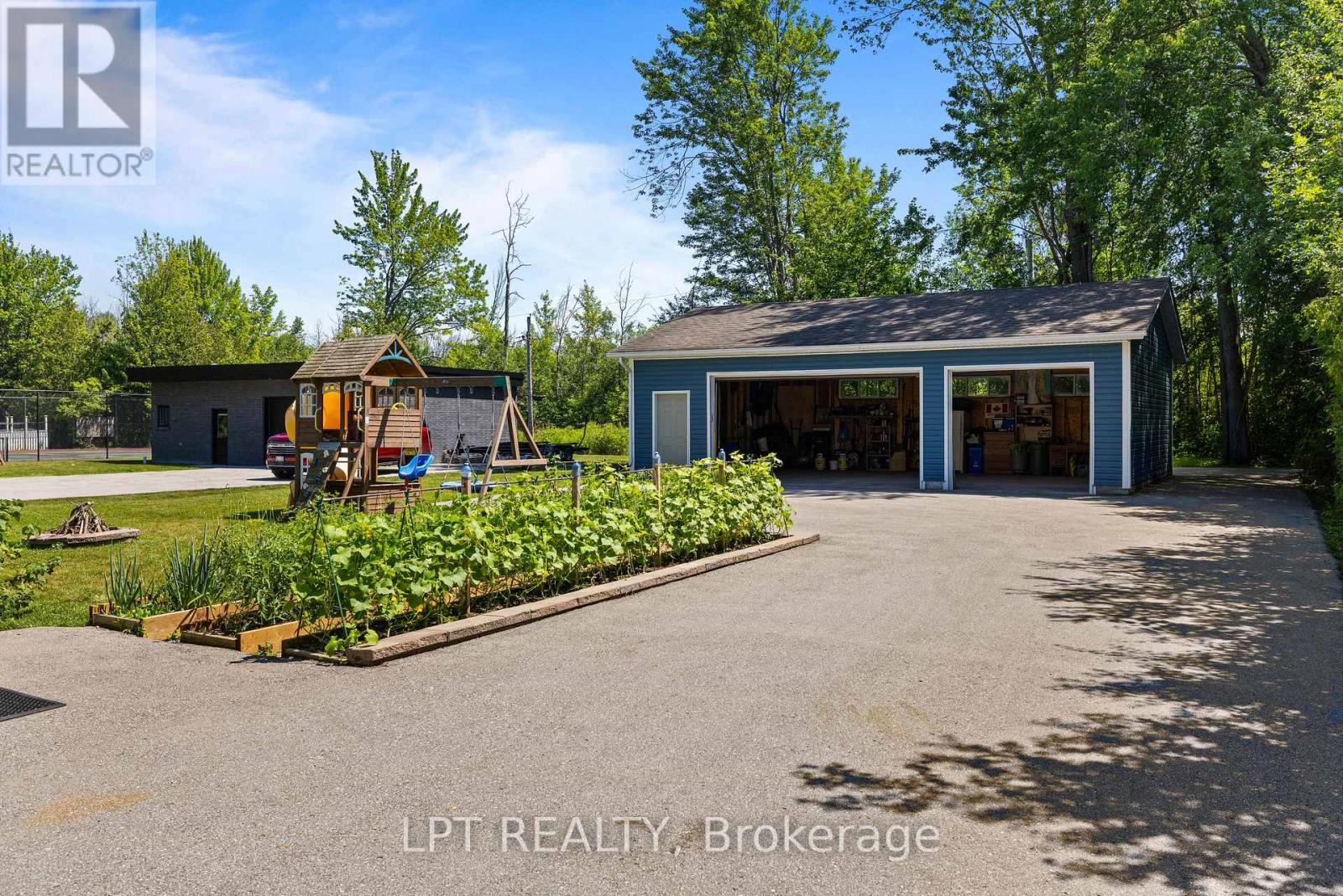 173 LAKE DRIVE E - 40