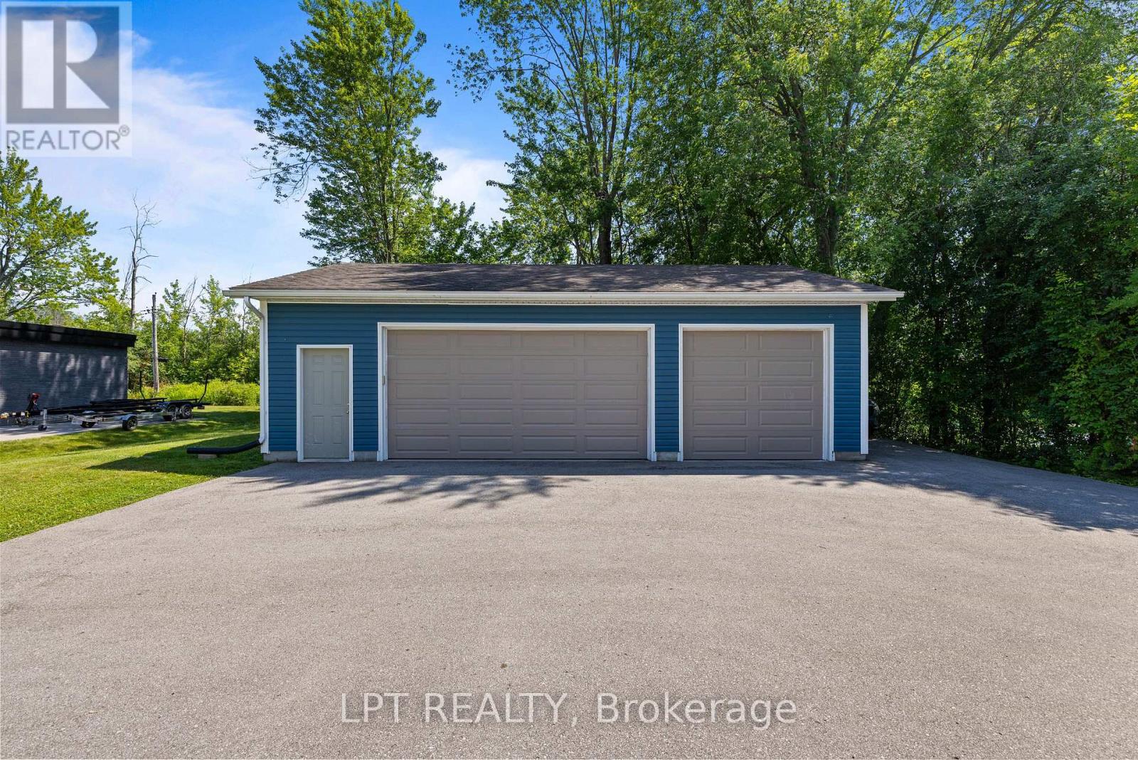 173 LAKE DRIVE E - 9