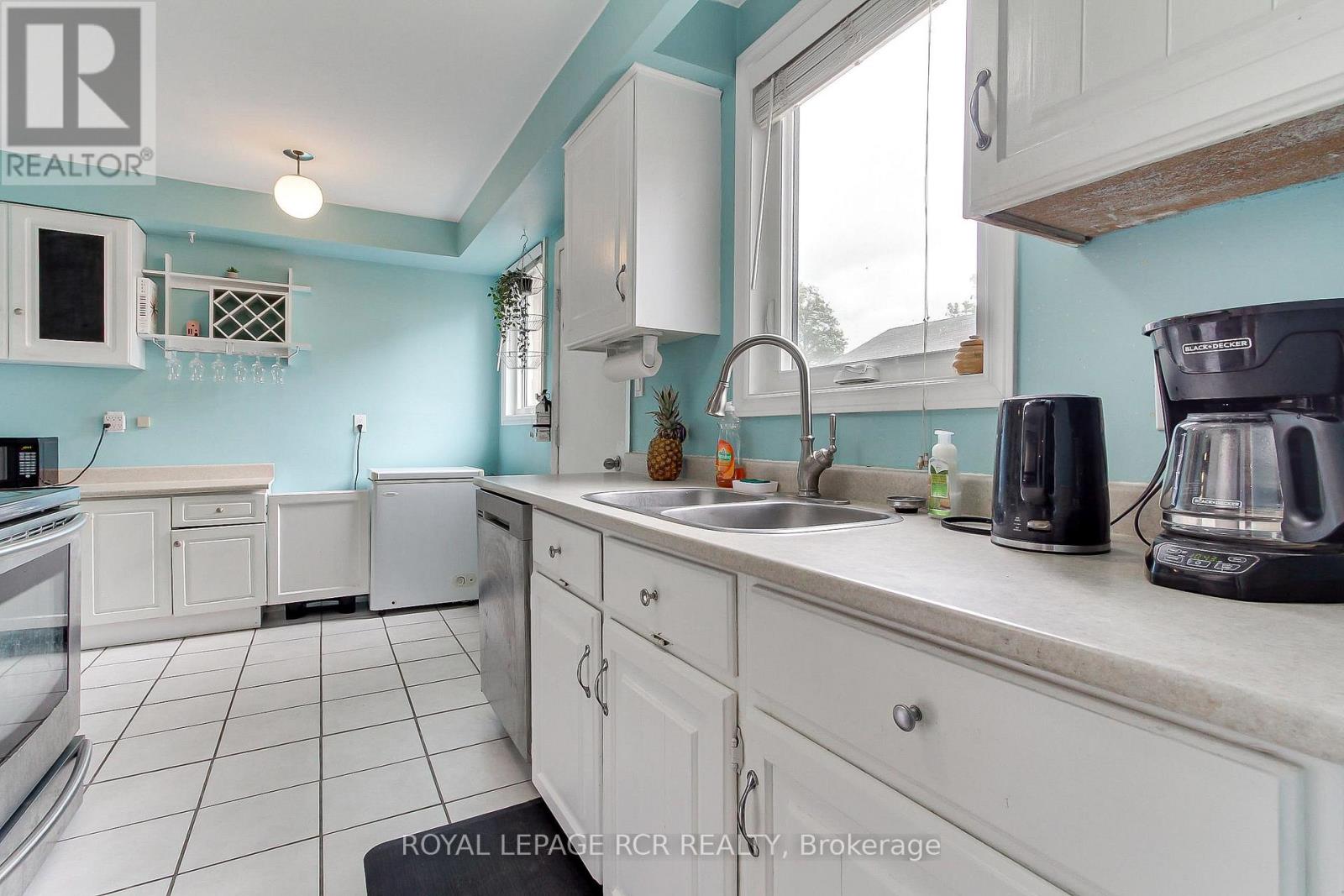 228 COLLINGS AVENUE - Image 9