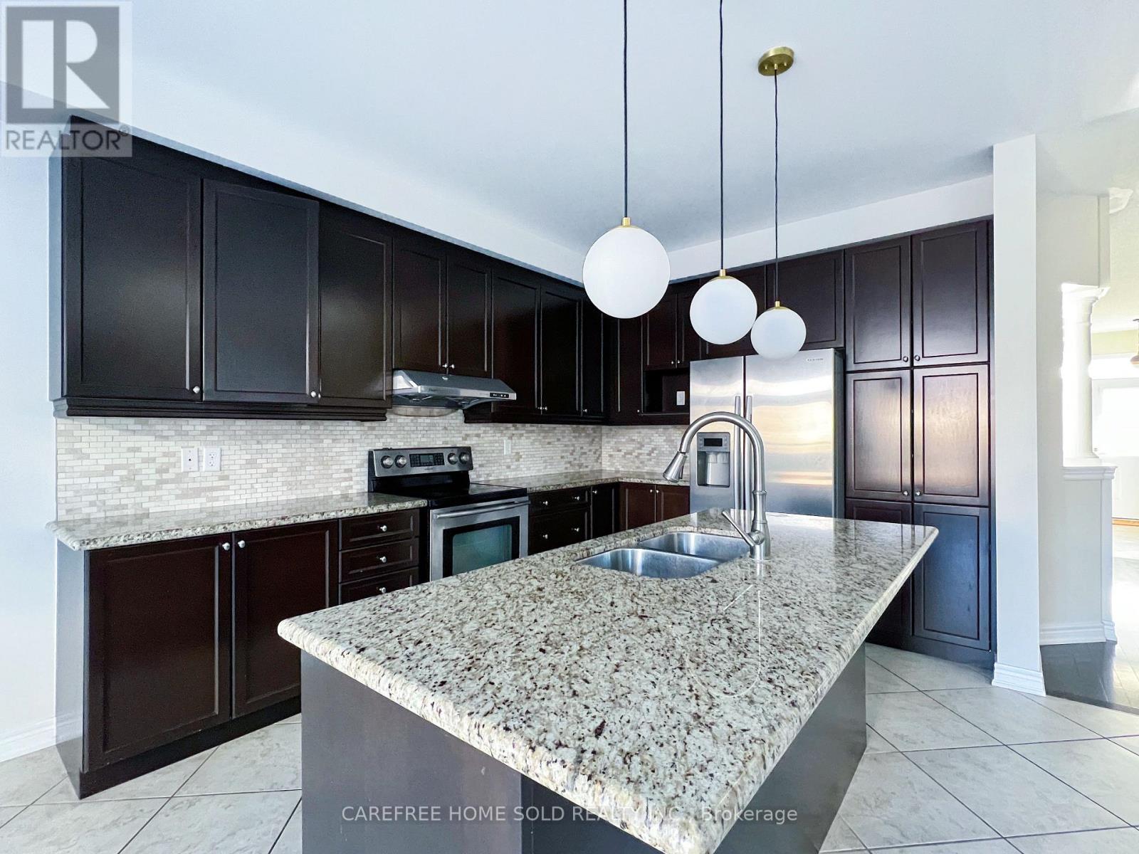 33 OAKMOOR LANE - 11