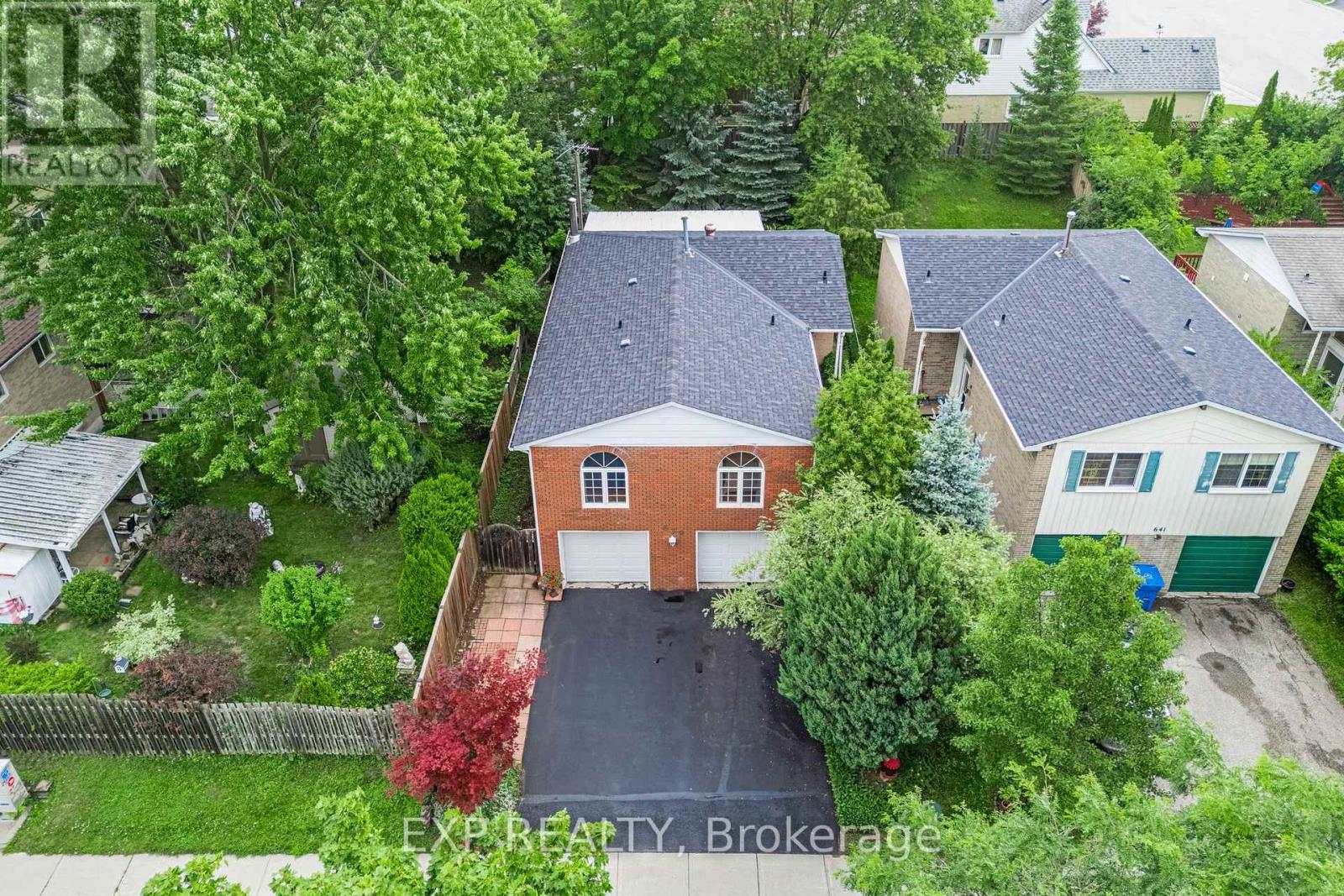639 IRWIN CRESCENT - 1