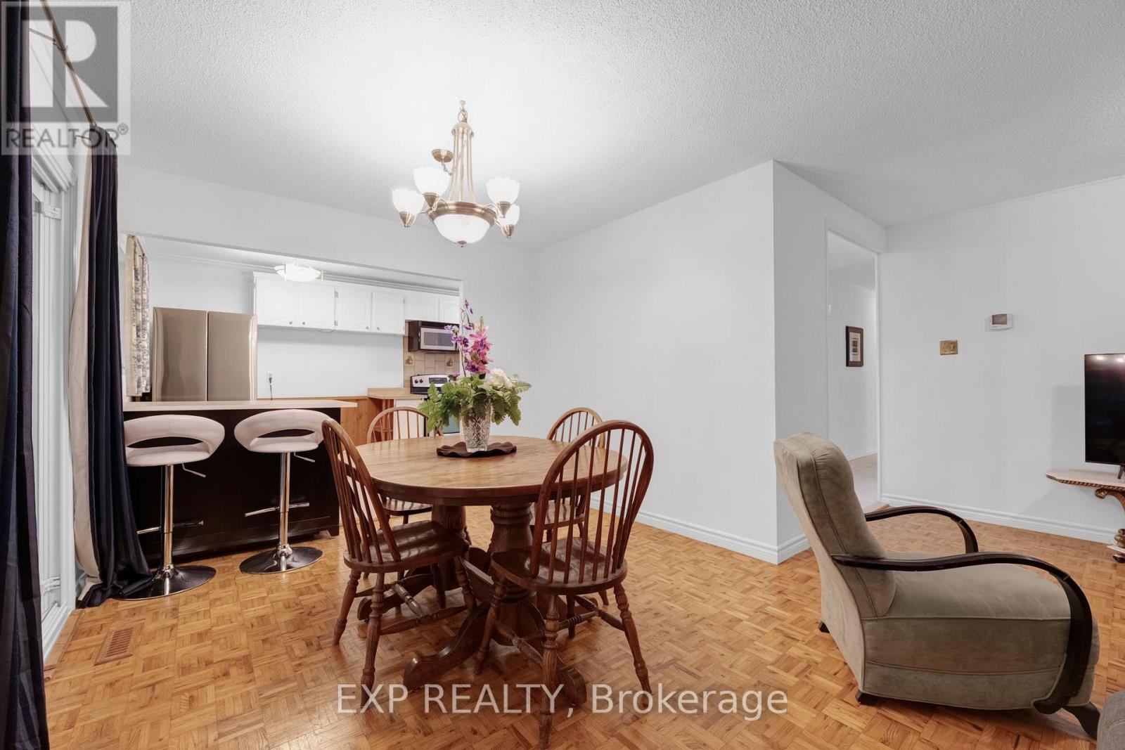 639 IRWIN CRESCENT - 11