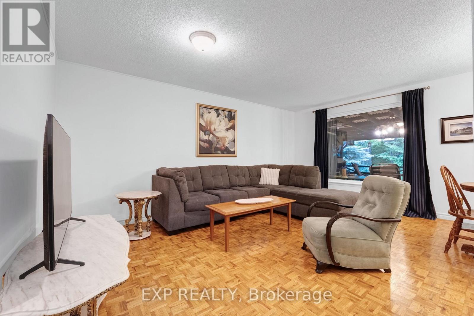 639 IRWIN CRESCENT - 14