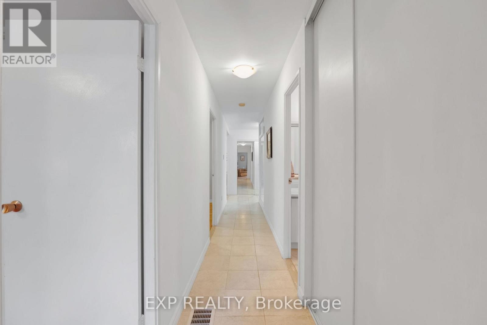 639 IRWIN CRESCENT - 20