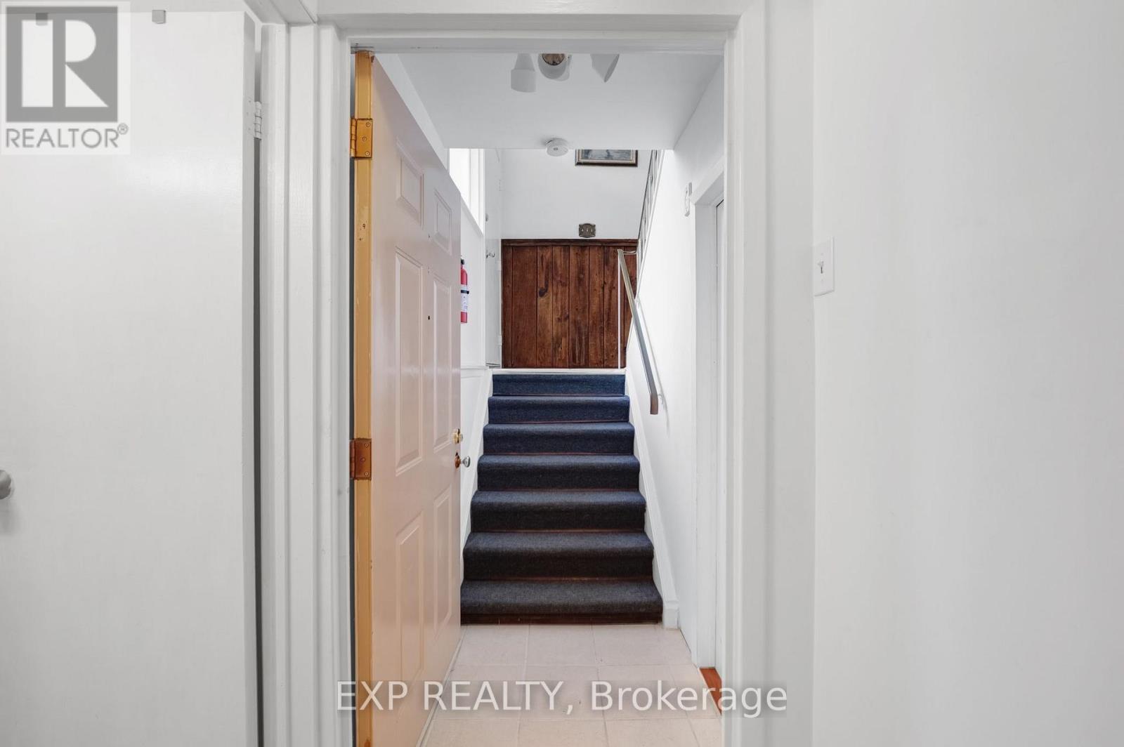 639 IRWIN CRESCENT - 27