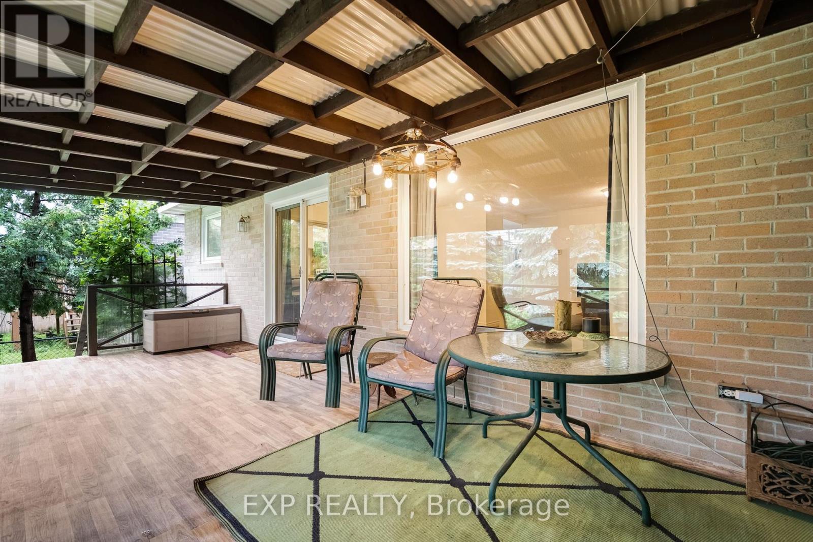 639 IRWIN CRESCENT - 36