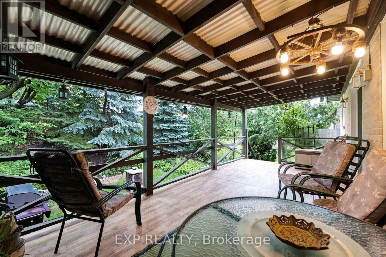 639 IRWIN CRESCENT - 38