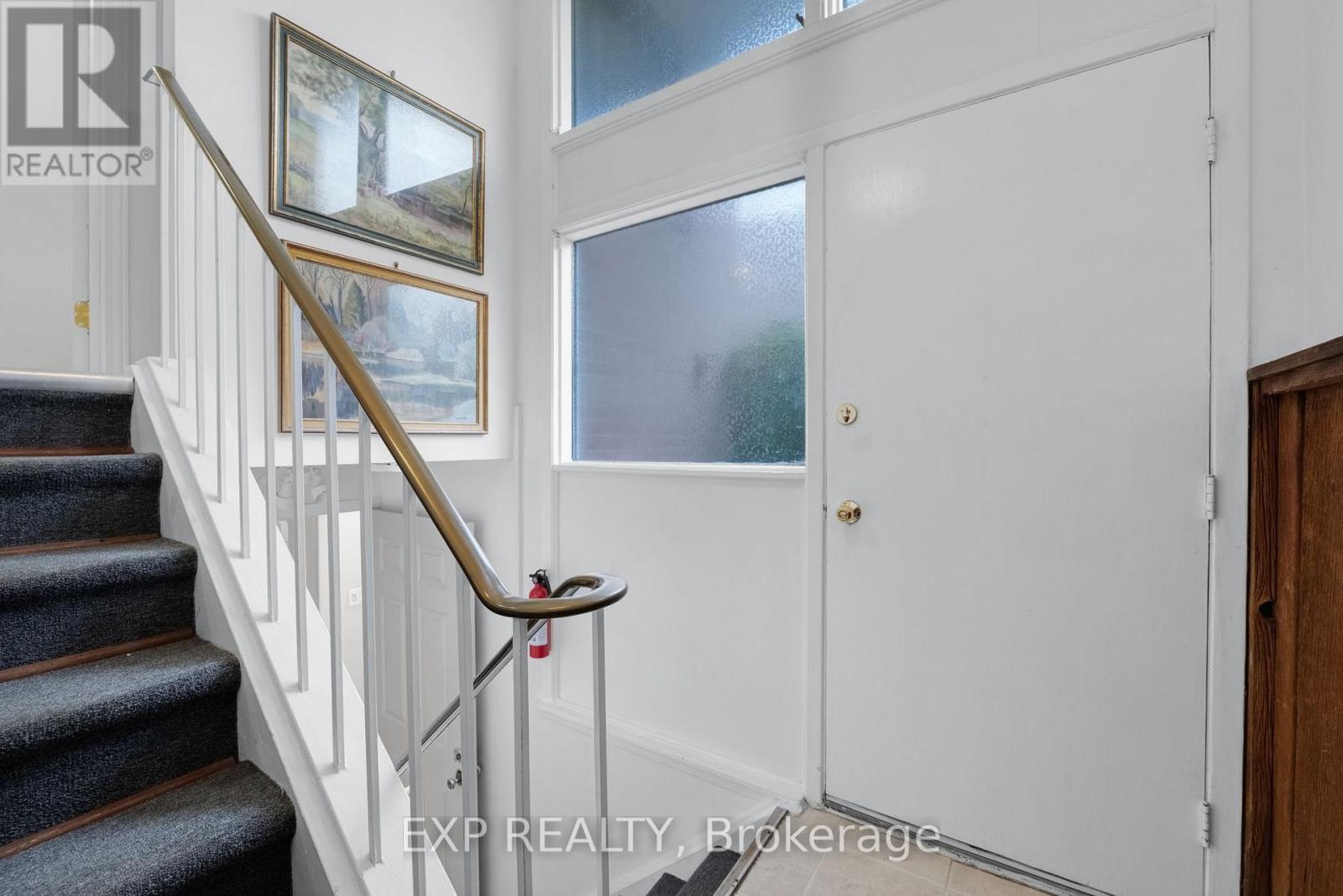 639 IRWIN CRESCENT - 4