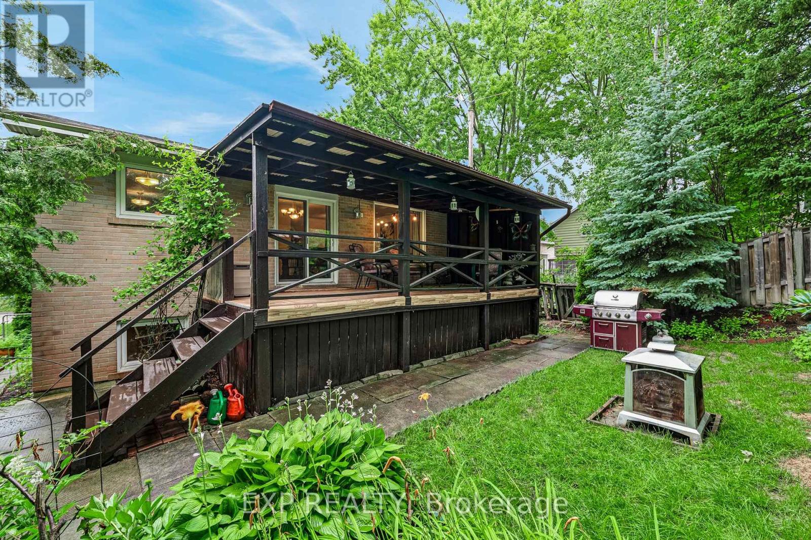 639 IRWIN CRESCENT - 40