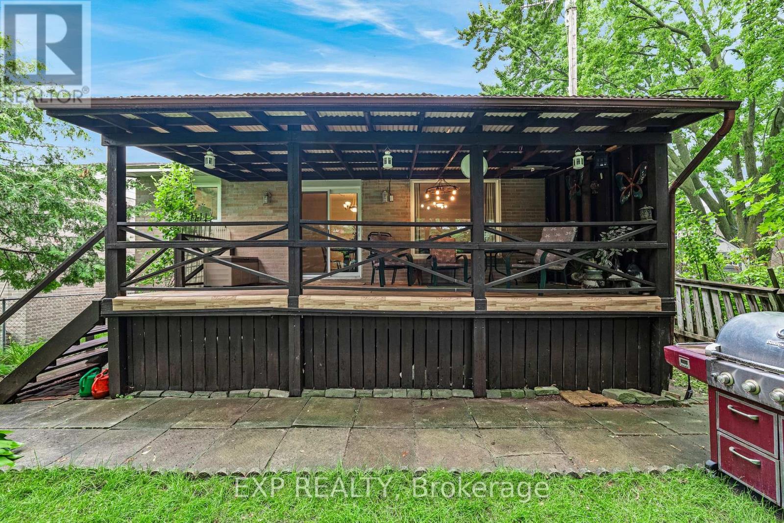 639 IRWIN CRESCENT - 41