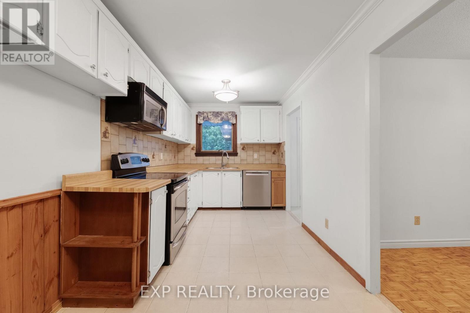 639 IRWIN CRESCENT - 6