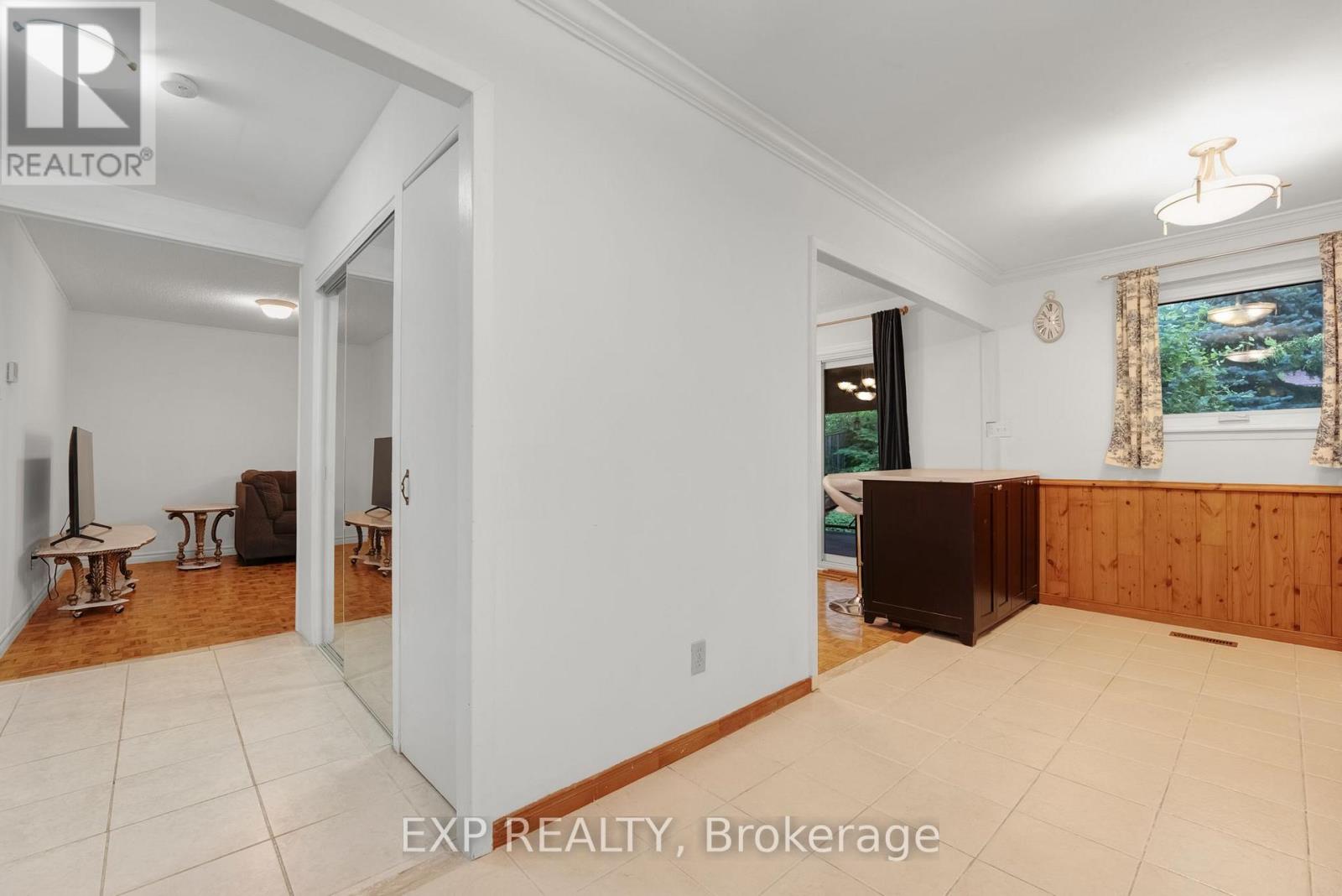 639 IRWIN CRESCENT - 8