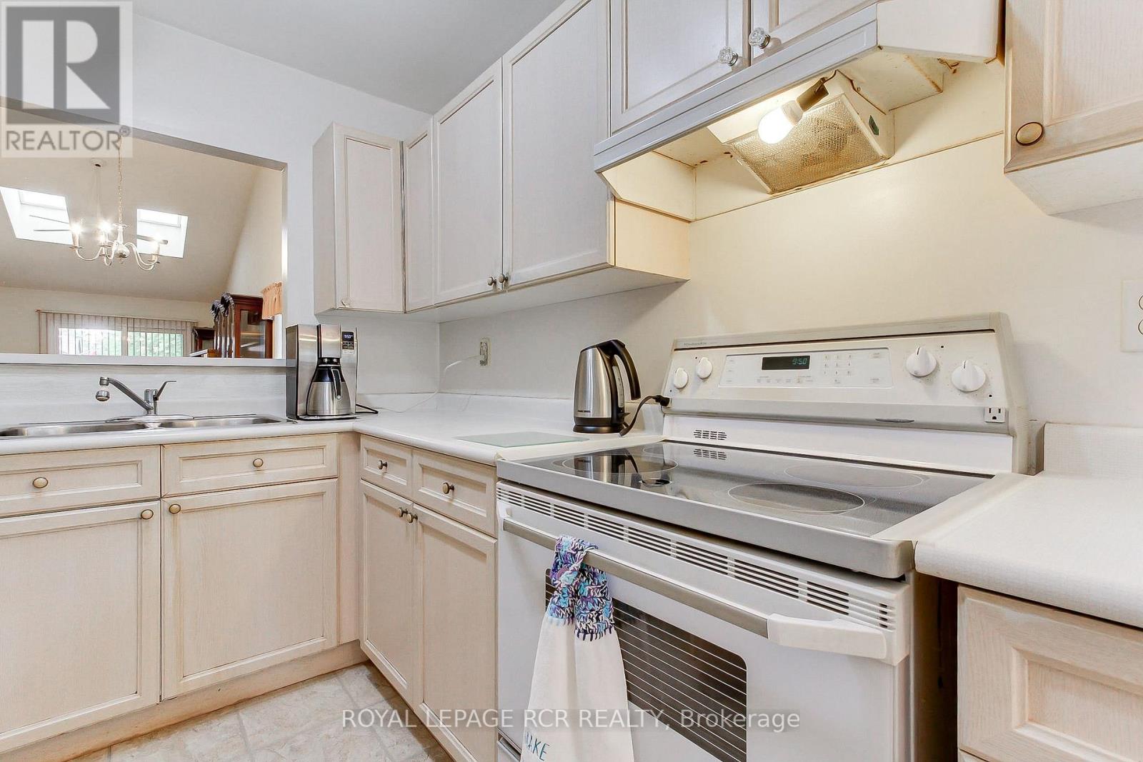 #16 121 GREEN BRIAR ROAD - 10