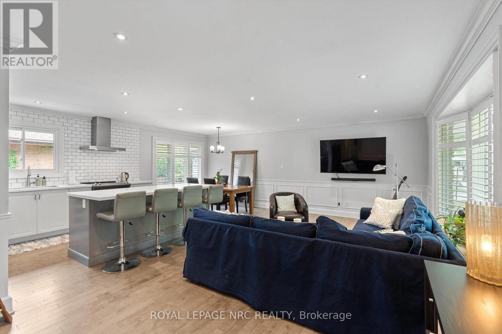 1 KINGSTON BAY - Image 9