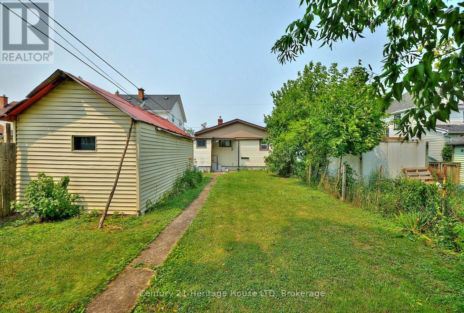 231 DUFFERIN STREET - 14