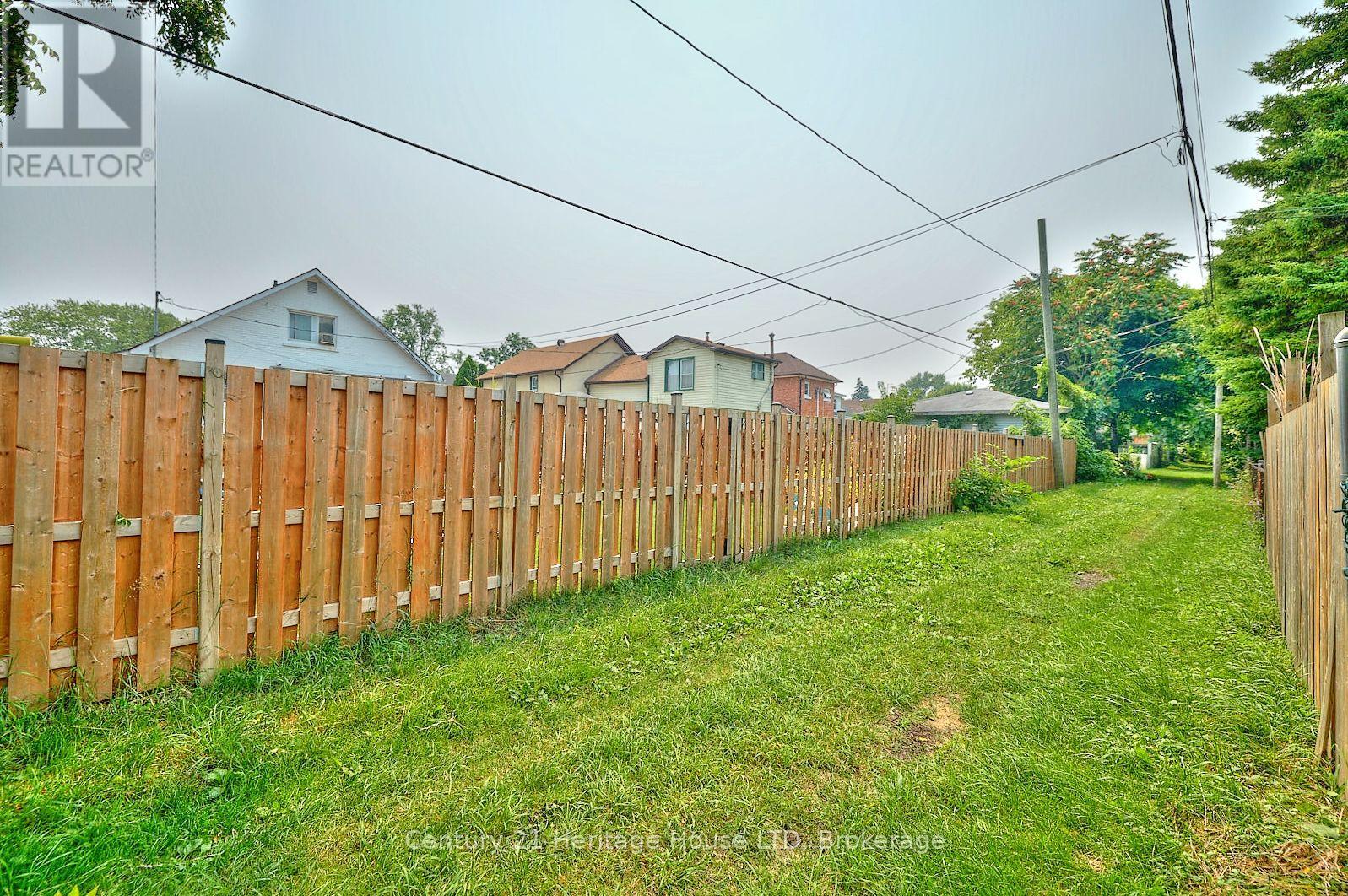 231 DUFFERIN STREET - 17