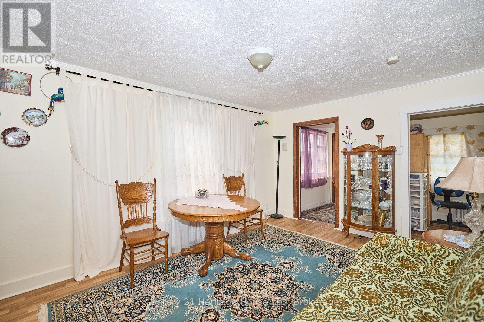 231 DUFFERIN STREET - 4
