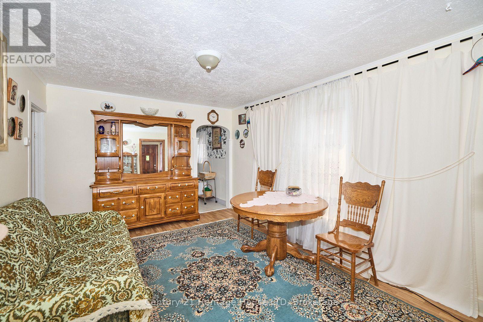 231 DUFFERIN STREET - 6