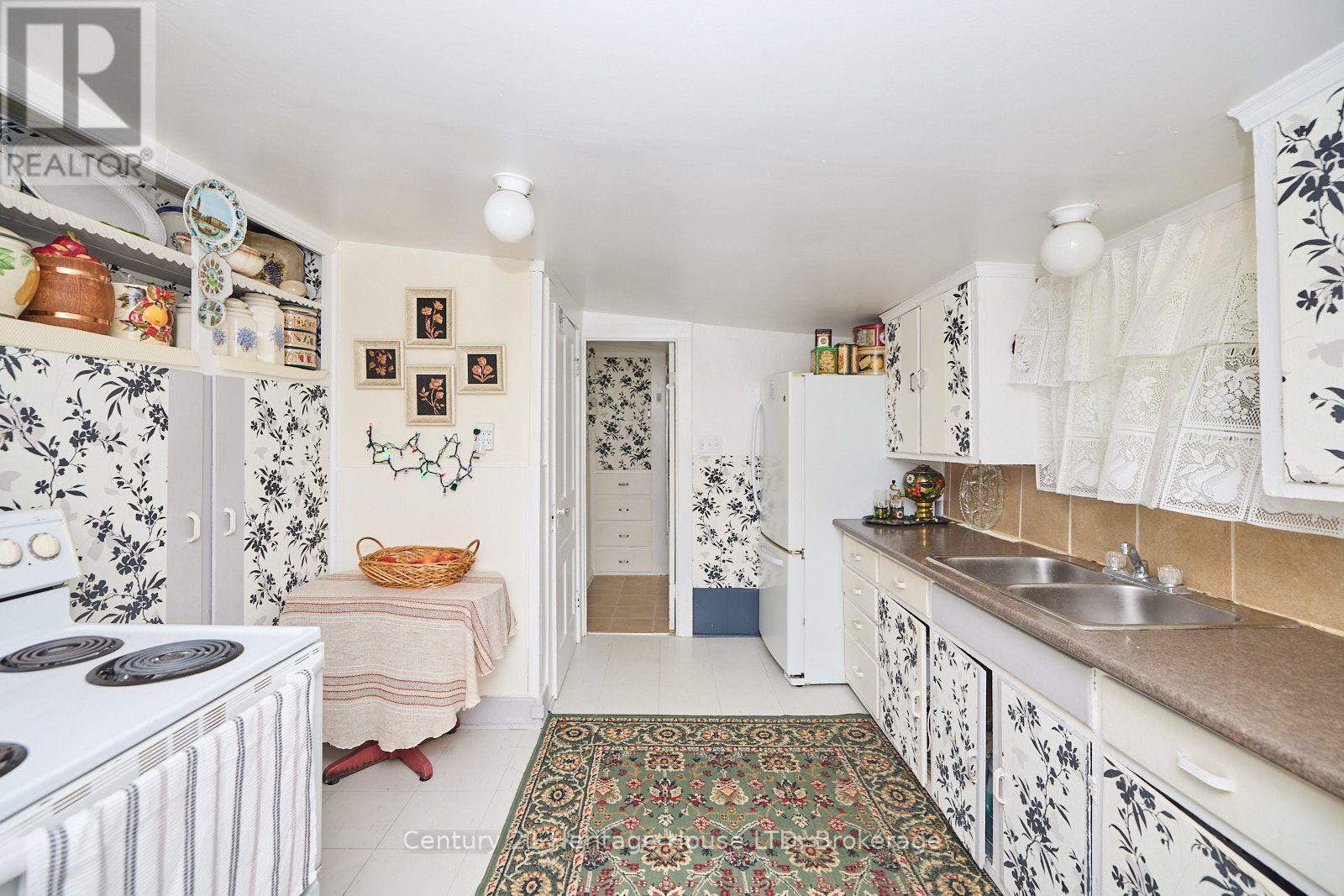 231 DUFFERIN STREET - 9